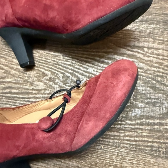 Ziera size 8 NWOT suede pumps with Rounded Toe and Modest Heel- Mary Jane hook - Picture 3 of 13